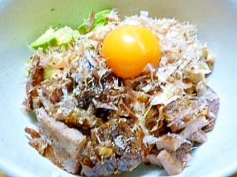 スタミナ抜群！牛納豆アボガド丼